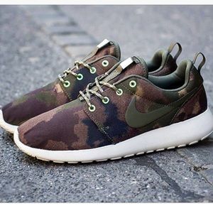 Nike Rosherun Print Linen - Camo Women's Size 8